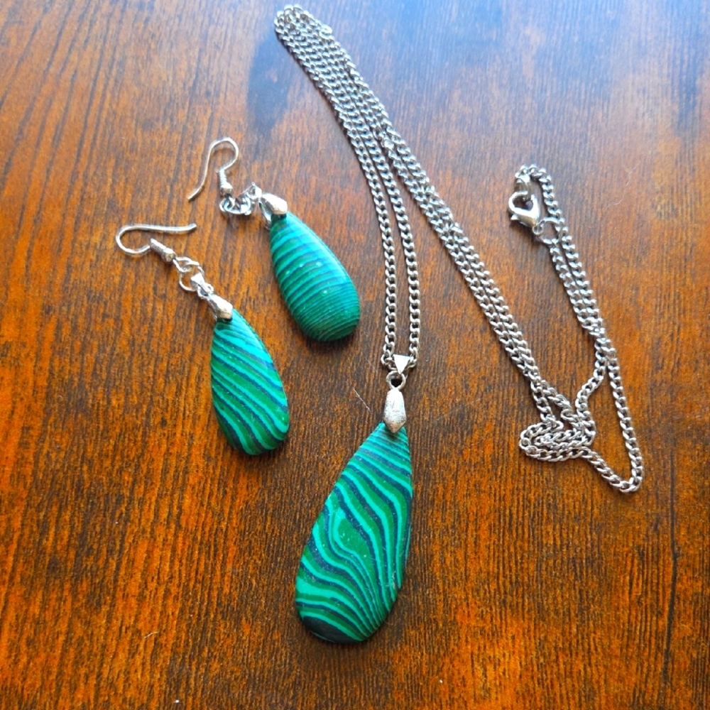 Malachite Pendant & Earrings Set